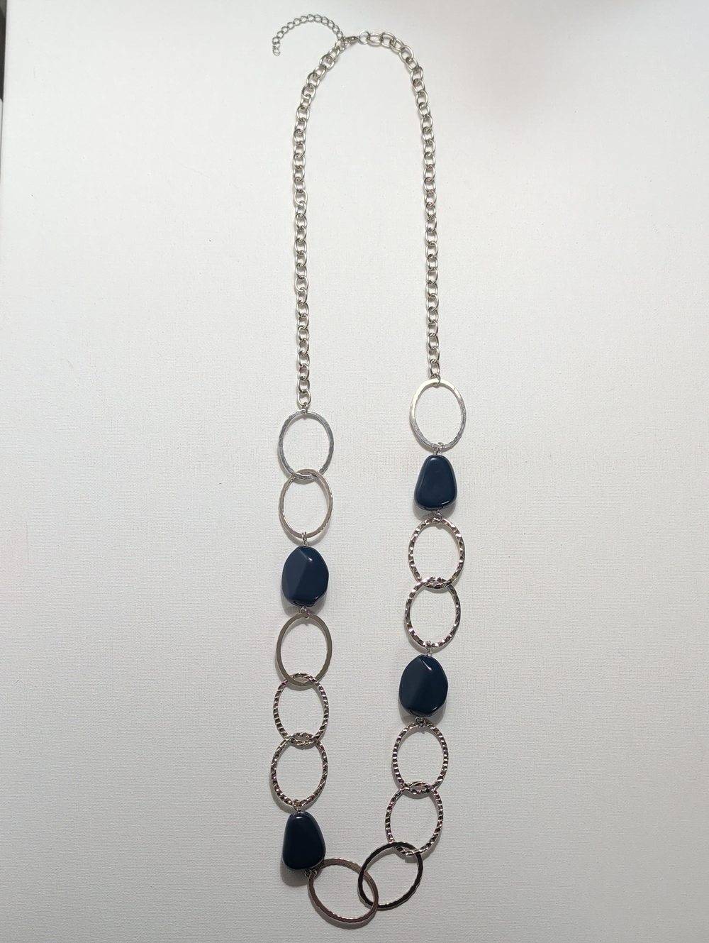 Silver Tone Hammered Ring & Navy Stone Linked Chain Belt